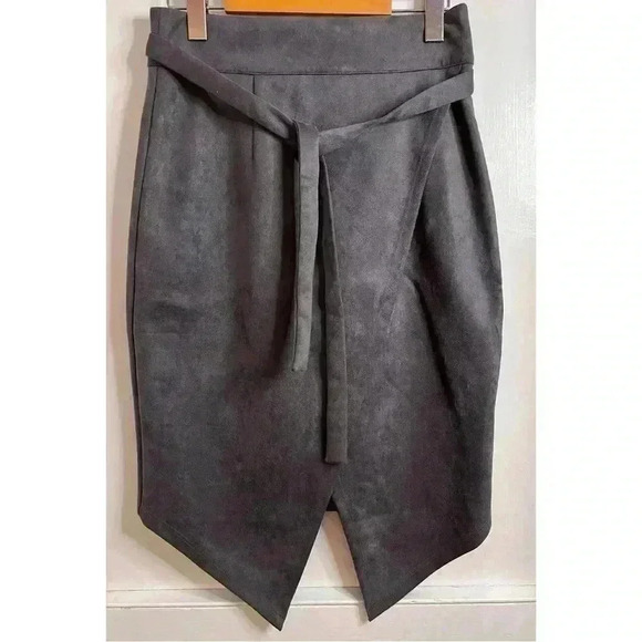 Ya  Ya and Co. Grey Suede-Like Skirt Size M - Picture 1 of 10
